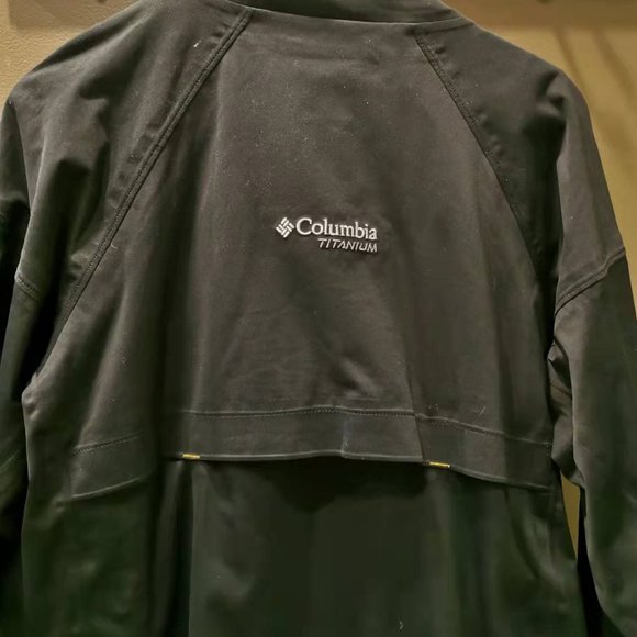 Men's Columbia Titanium Soft Shell Golf Jacket - Picture 4 of 5